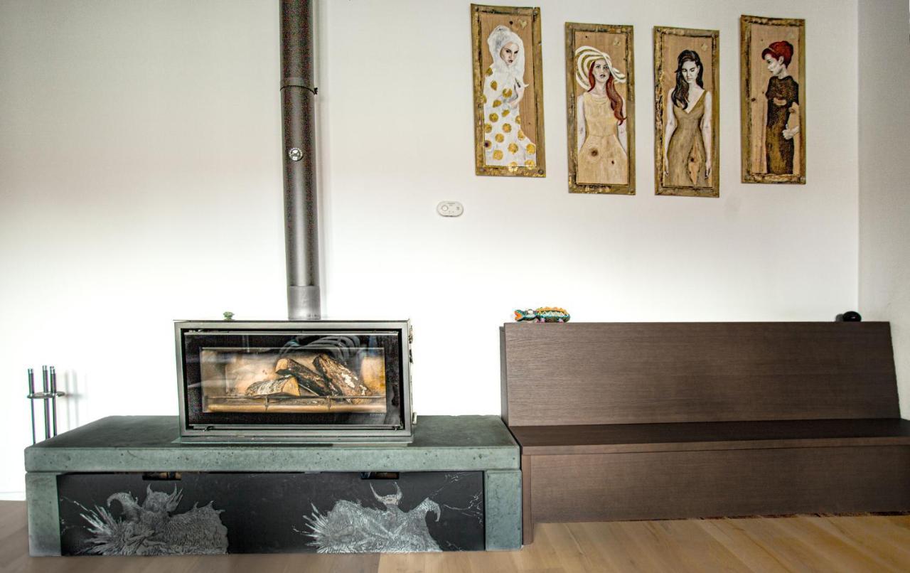 Contemporary Apartment With Fireplace & Terrace Banská Bystrica Eksteriør billede